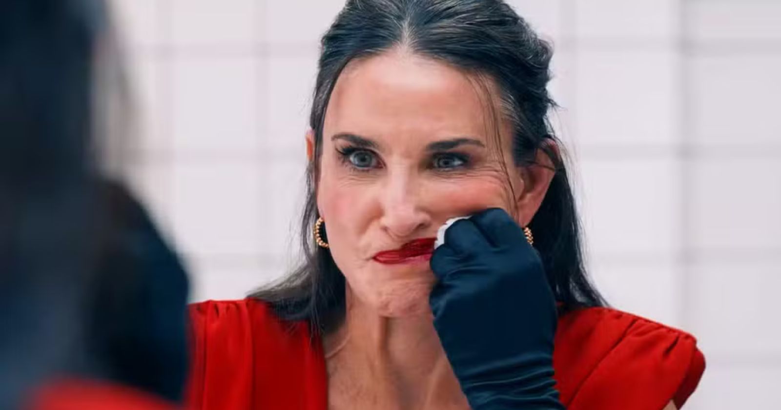filme-A-substancia-transforma-a-busca-pela-perfeicao-e-pelos-padroes-de-beleza-em-monstro